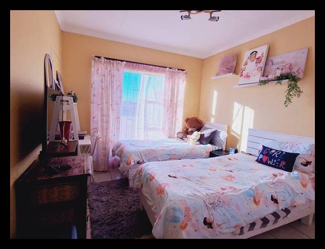 3 BEDROOM TOWNHOUSE FOR SALE IN EDLEEN